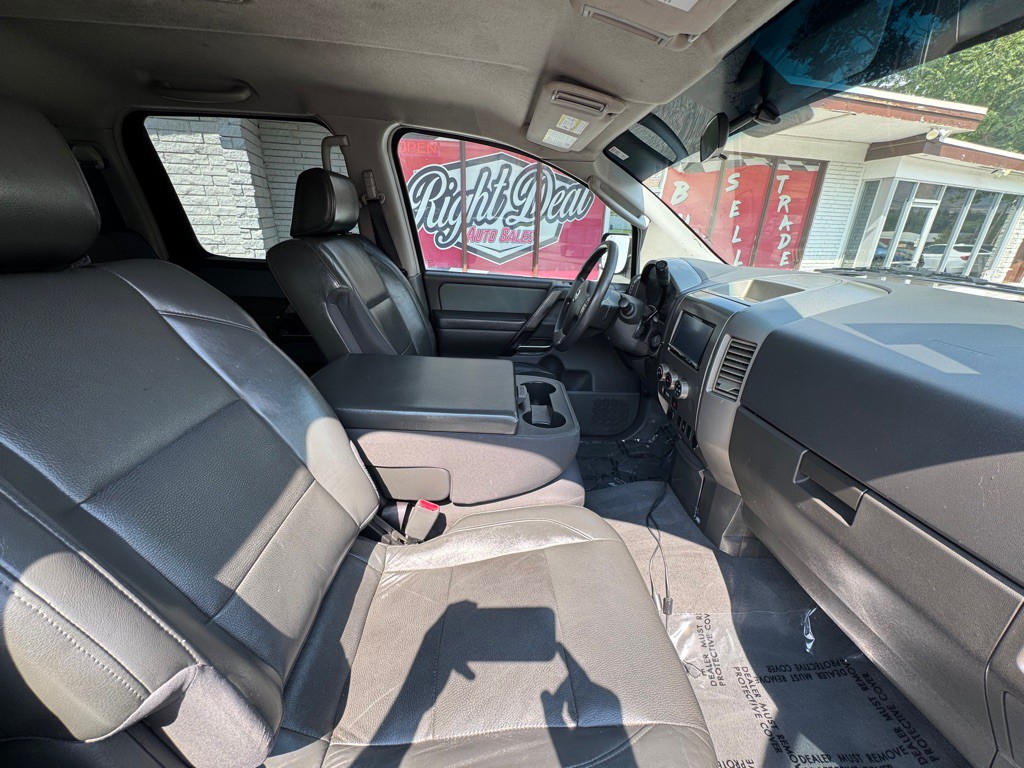 2006 Nissan Titan Image 16