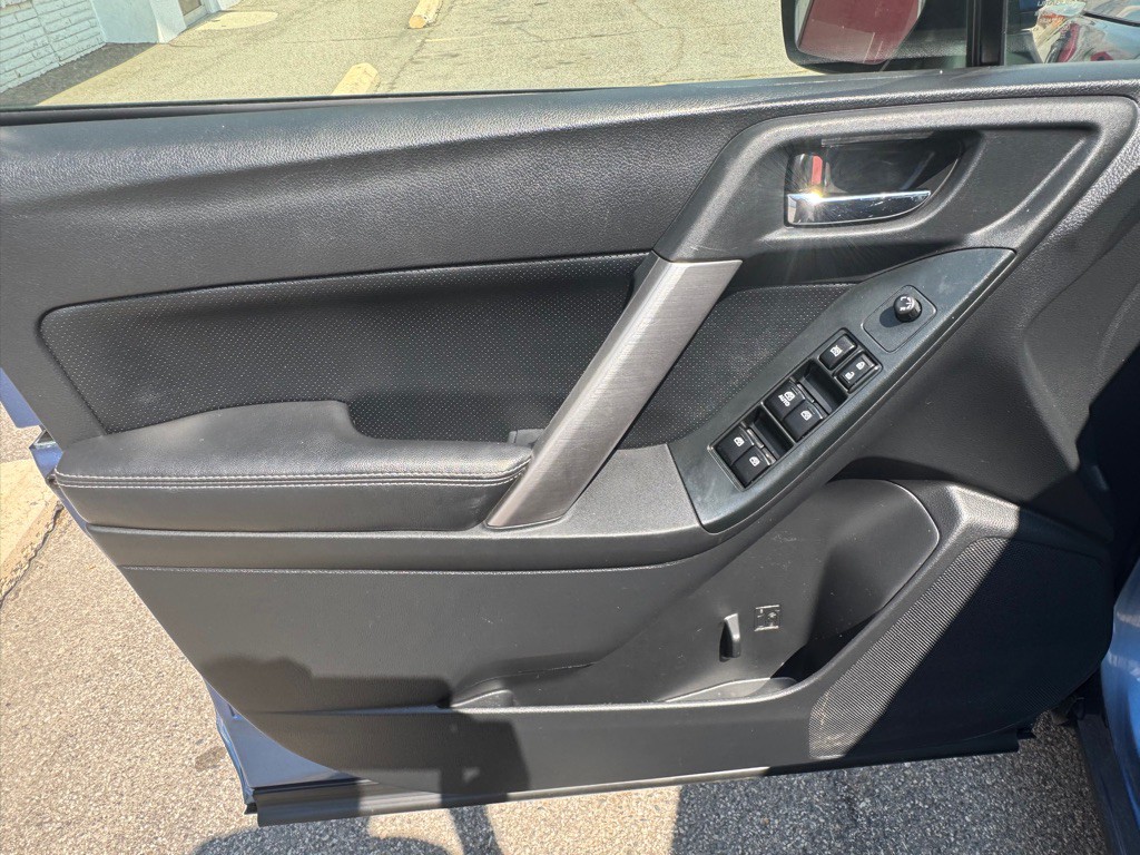 2015 Subaru Forester Image 12