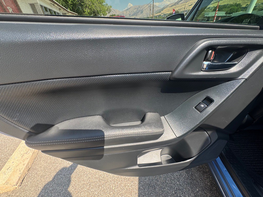 2015 Subaru Forester Image 15