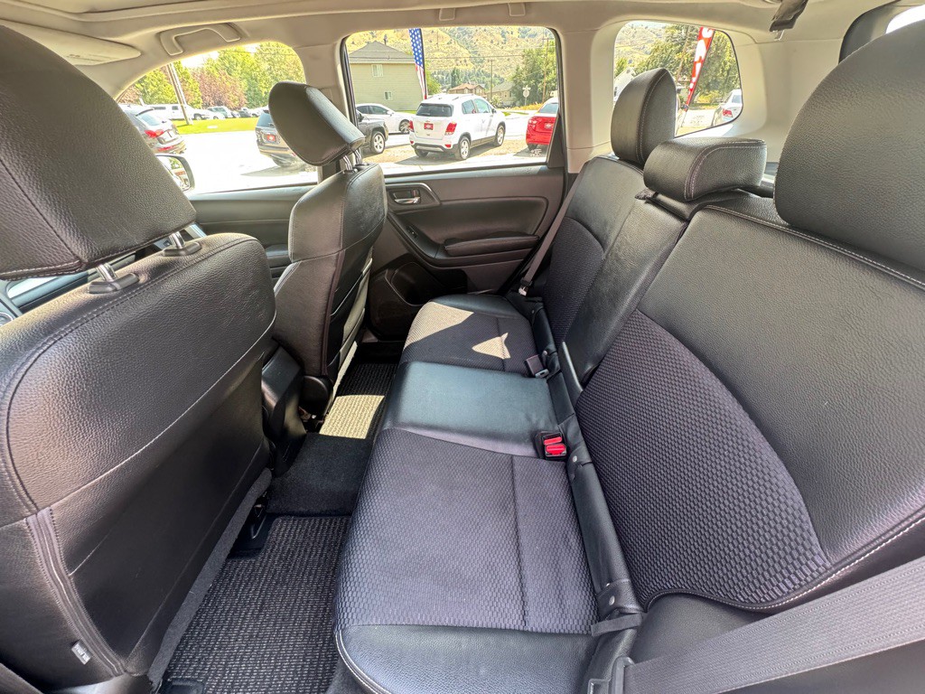 2015 Subaru Forester Image 16