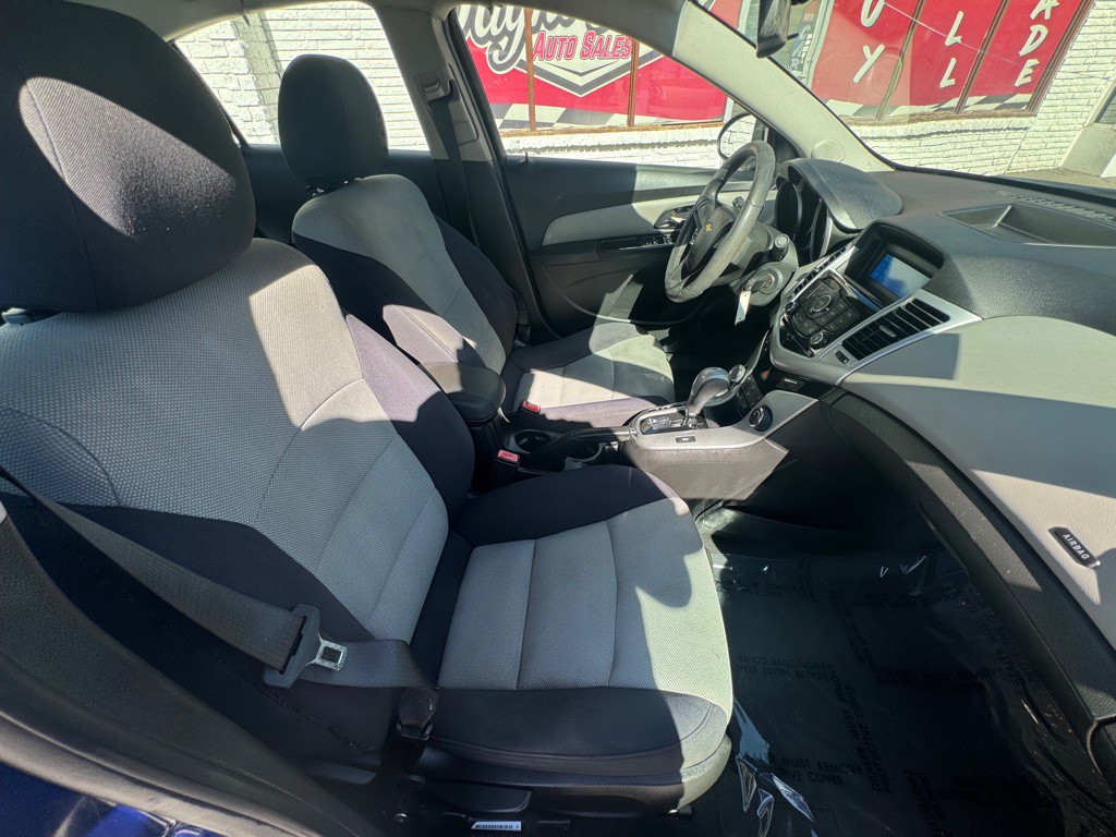 2012 Chevrolet Cruze Image 17