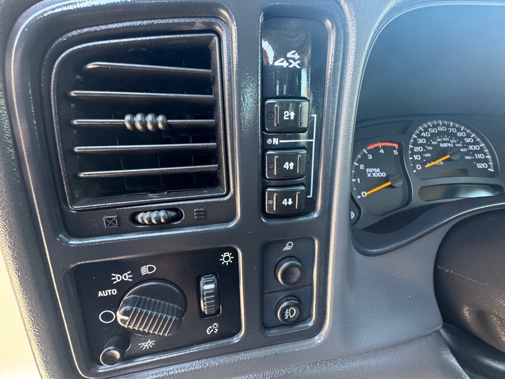 2005 Chevrolet Silverado 1500 Image 15