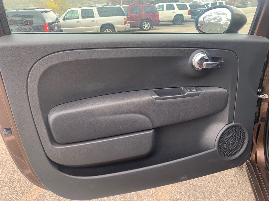 2015 FIAT 500 Image 11
