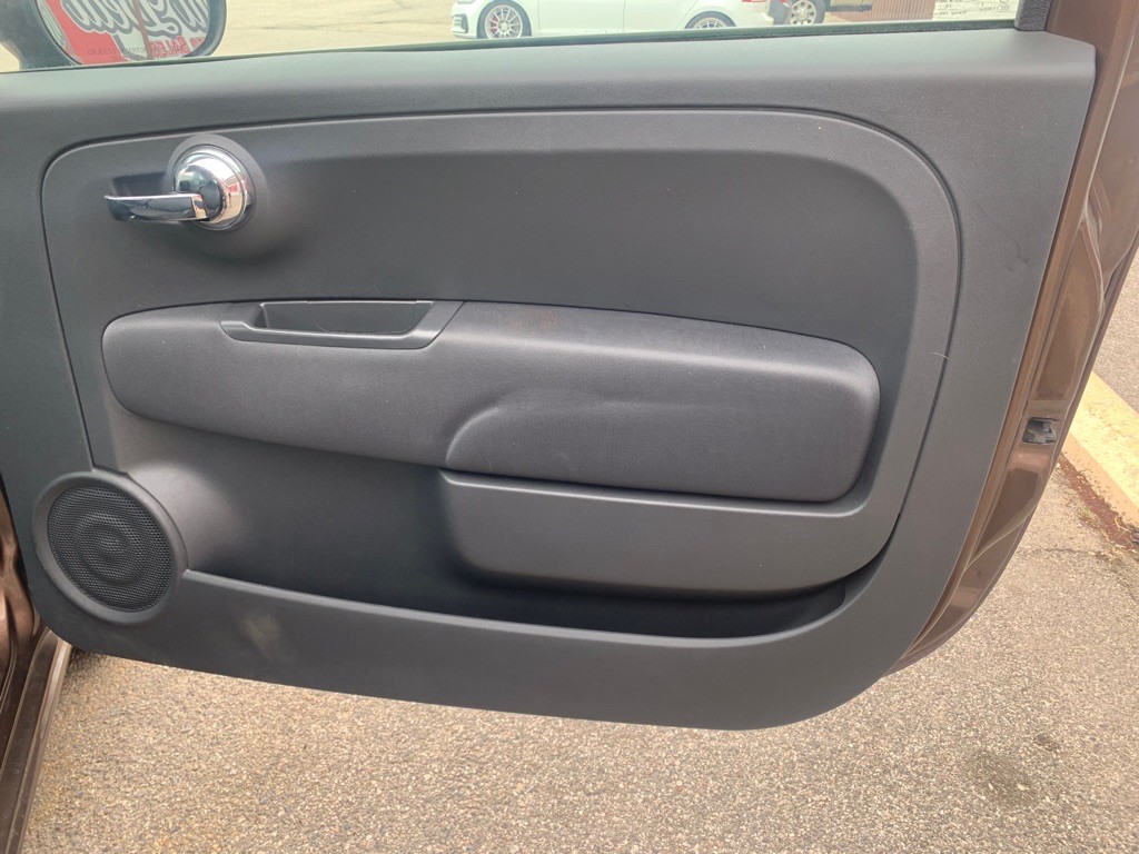 2015 FIAT 500 Image 17