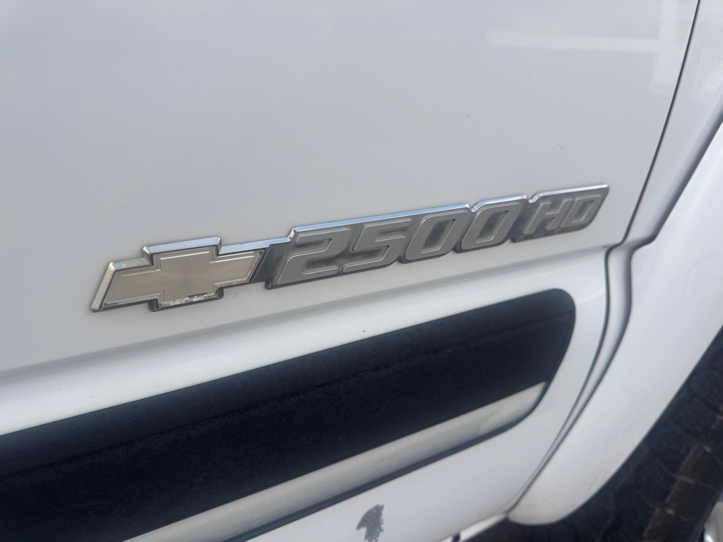 2004 Chevrolet Silverado 1500 Image 9