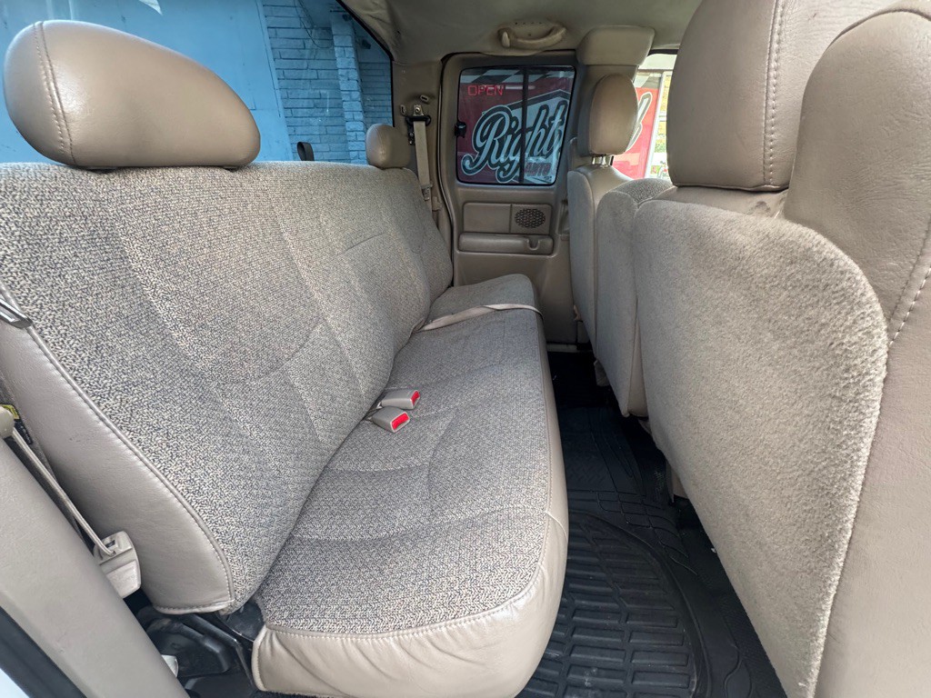 2004 Chevrolet Silverado 1500 Image 19