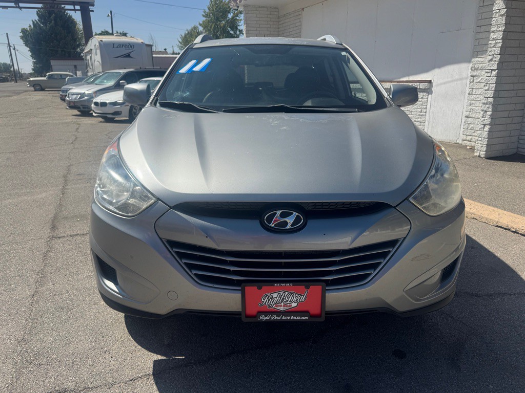 2011 Hyundai Tucson Image 2