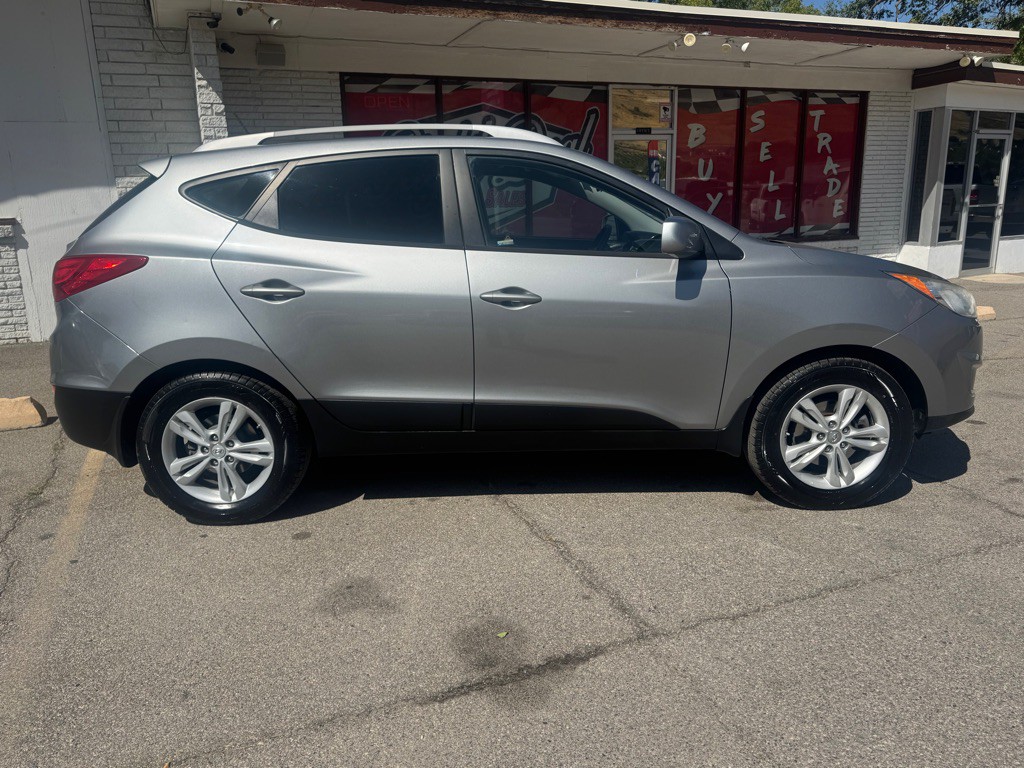 2011 Hyundai Tucson Image 8
