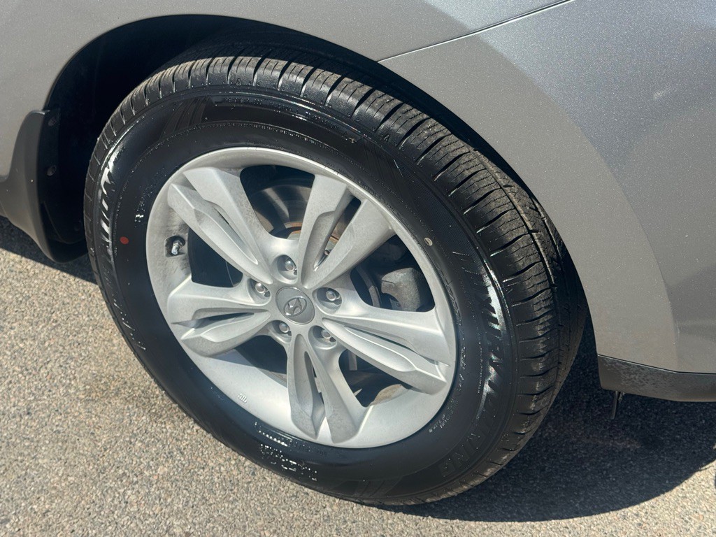 2011 Hyundai Tucson Image 9