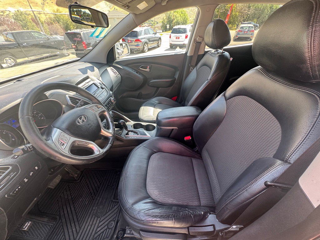 2011 Hyundai Tucson Image 11