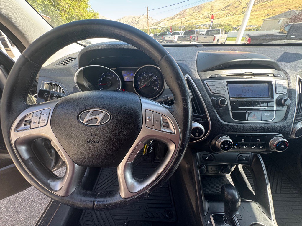 2011 Hyundai Tucson Image 12