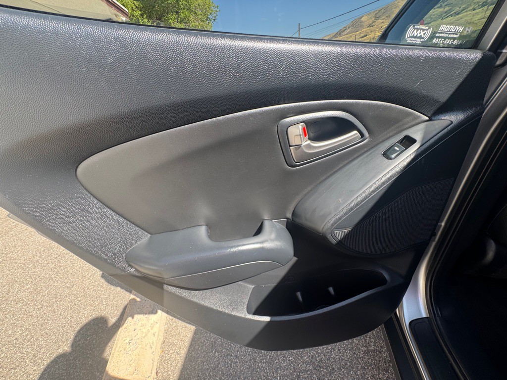 2011 Hyundai Tucson Image 15