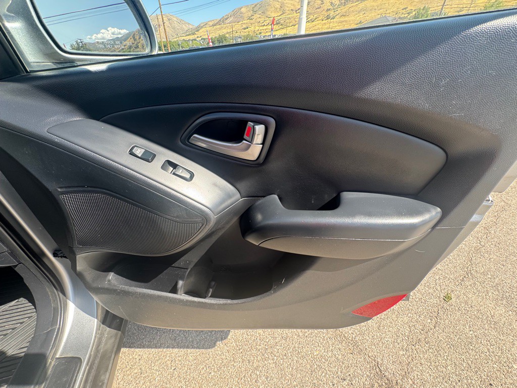 2011 Hyundai Tucson Image 17