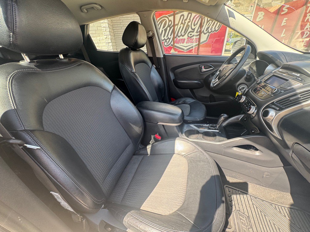 2011 Hyundai Tucson Image 18
