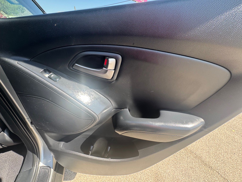 2011 Hyundai Tucson Image 19