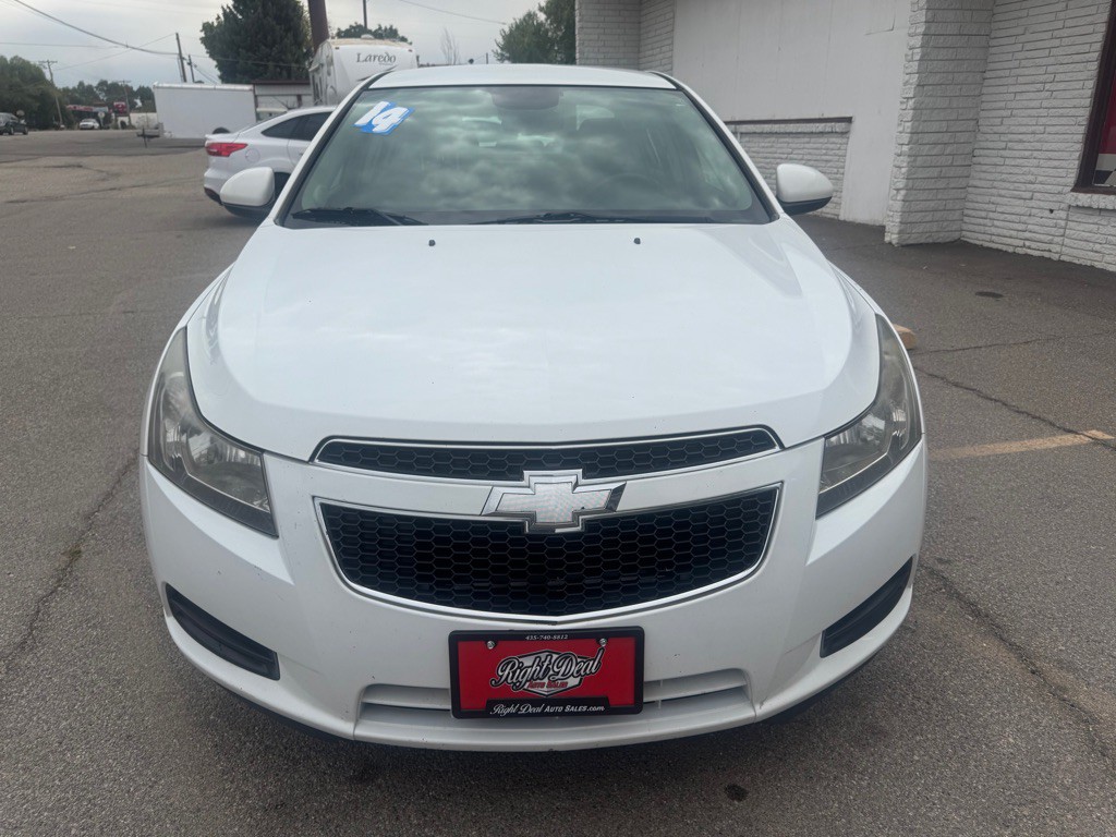 2014 Chevrolet Cruze Image 2