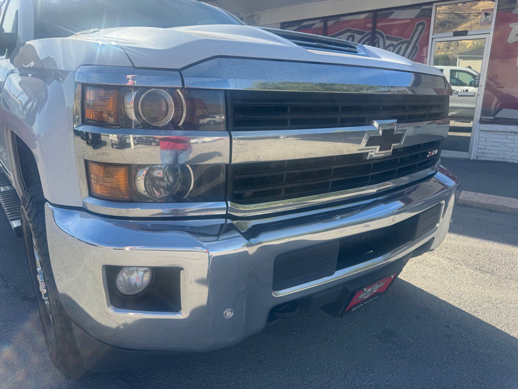 2017 Chevrolet Silverado 1500 Image 2