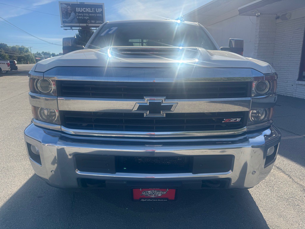 2017 Chevrolet Silverado 1500 Image 3