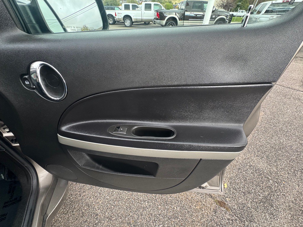 2011 Chevrolet HHR Image 17