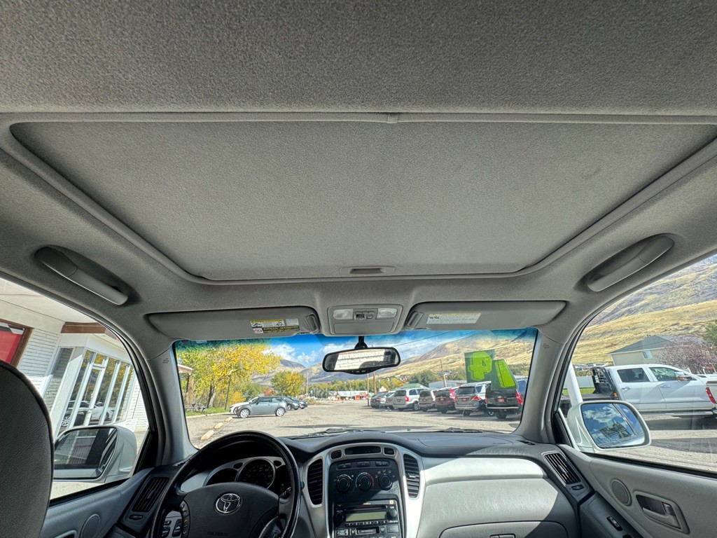 2004 Toyota Highlander Image 16