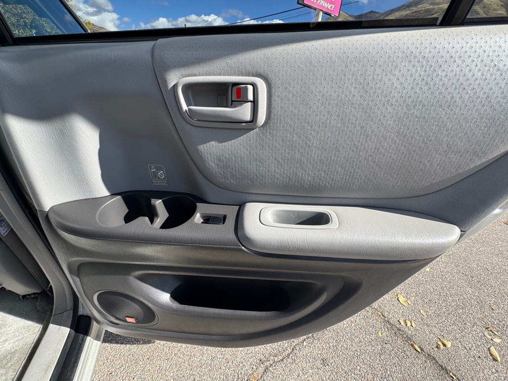 2004 Toyota Highlander Image 21