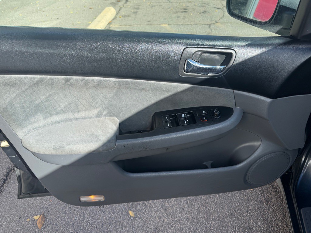 2004 Honda Accord Image 10