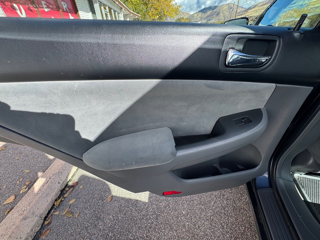 2004 Honda Accord Image 14