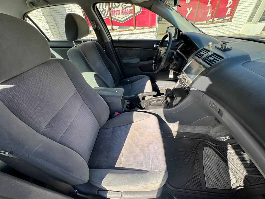 2004 Honda Accord Image 17