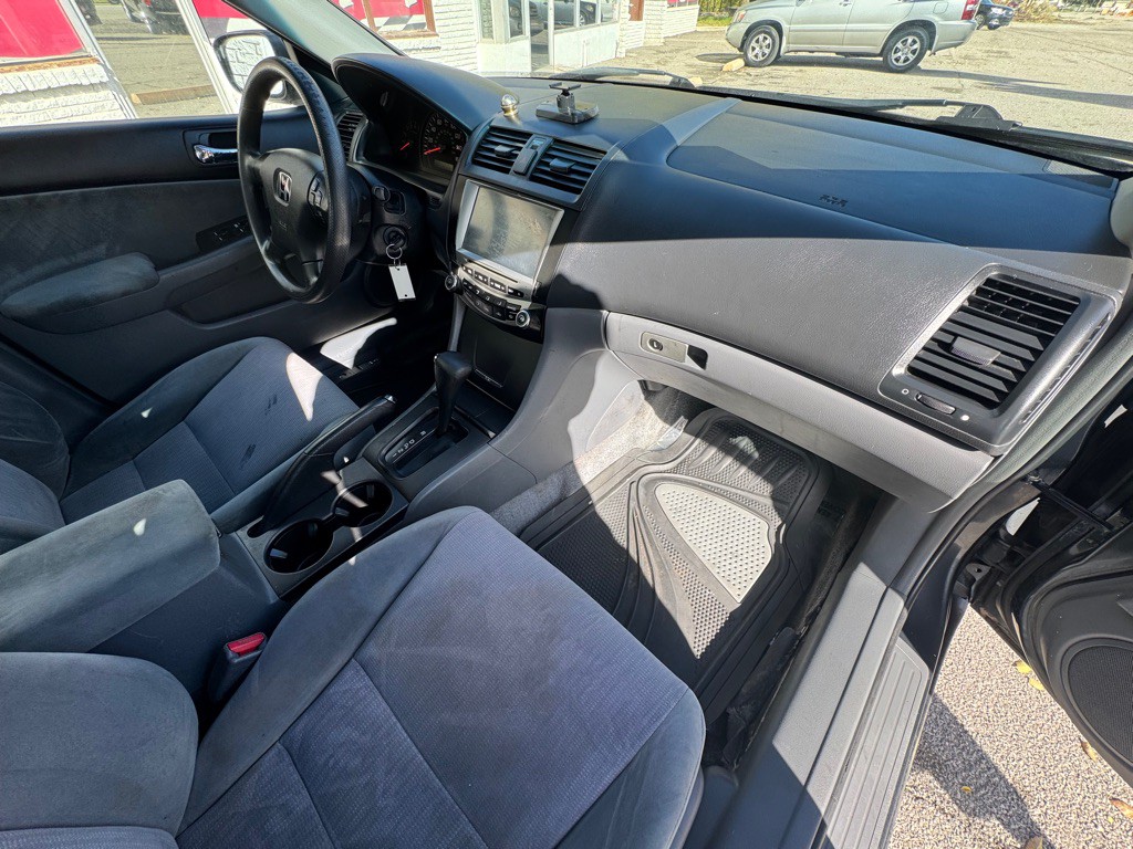2004 Honda Accord Image 18