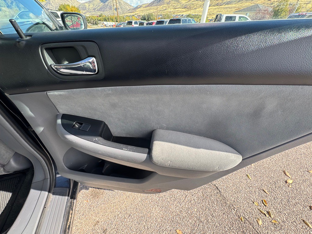 2004 Honda Accord Image 19