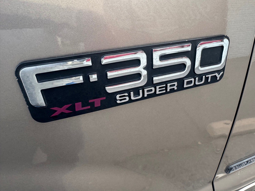 2002 Ford F-350 Image 10