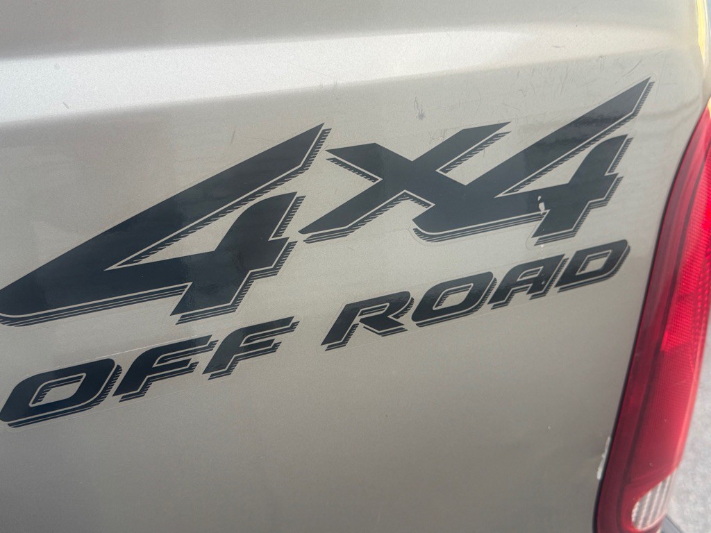 2002 Ford F-350 Image 12