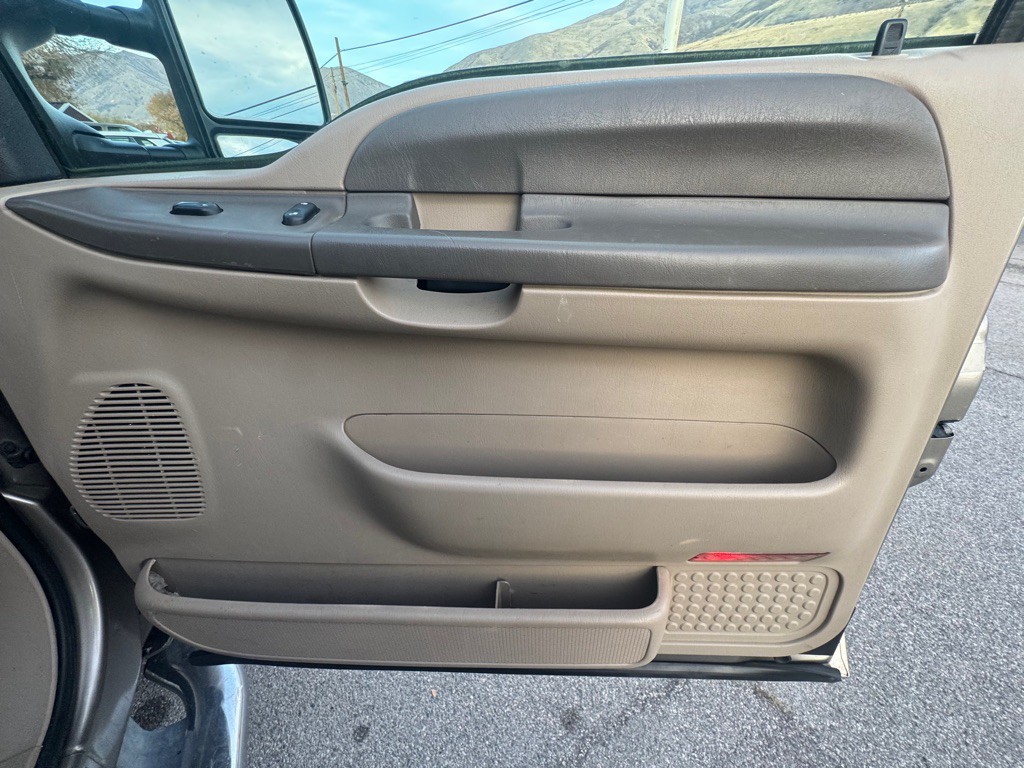 2002 Ford F-350 Image 25