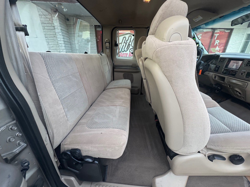 2002 Ford F-350 Image 28