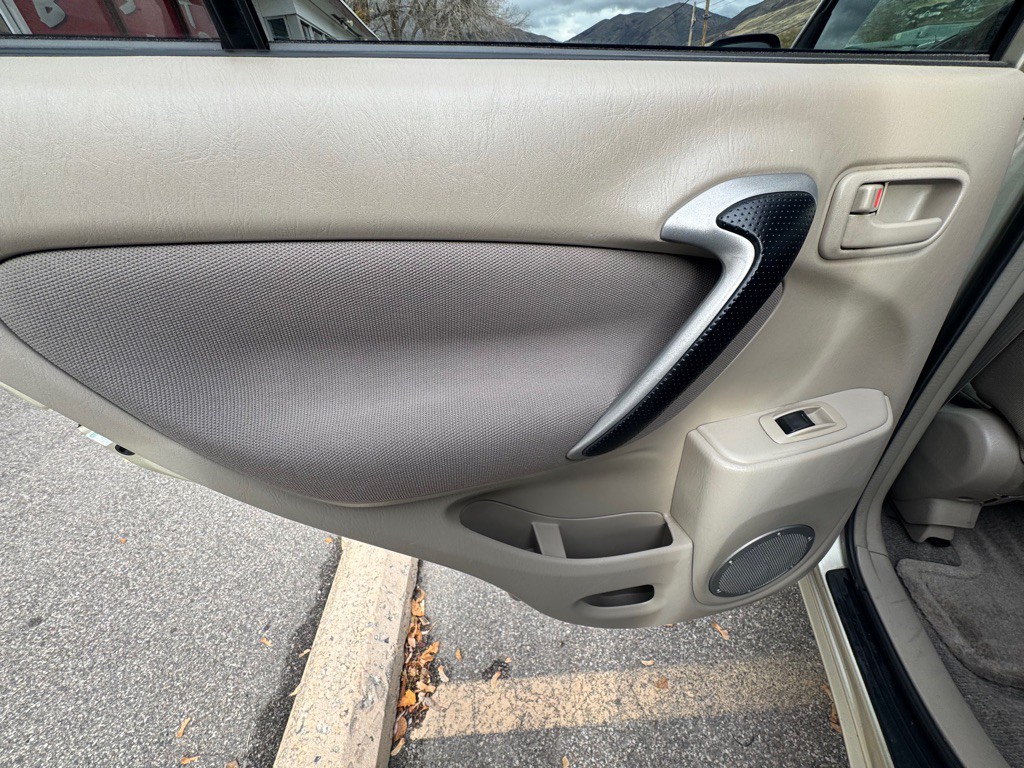 2002 Toyota Rav4 Image 15