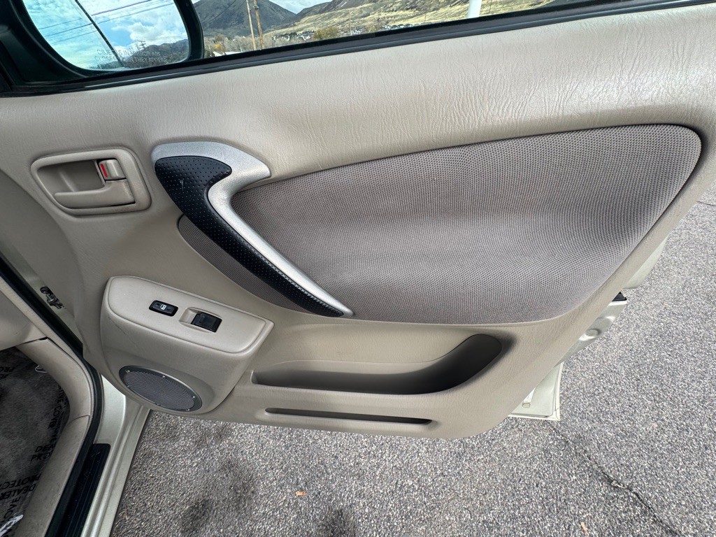 2002 Toyota Rav4 Image 18