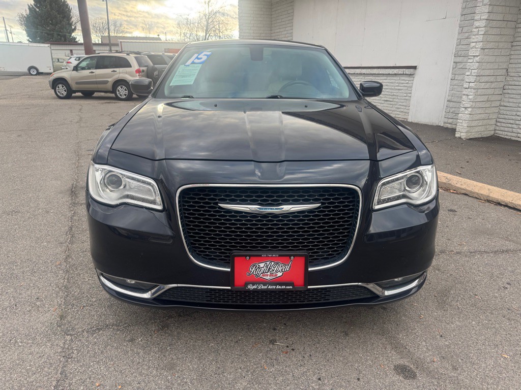2015 Chrysler 300 Image 2