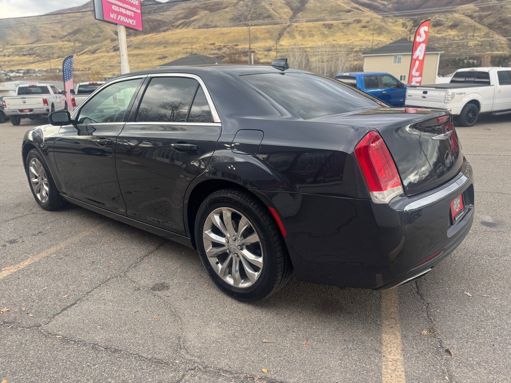 2015 Chrysler 300 Image 5