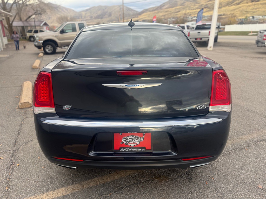 2015 Chrysler 300 Image 6