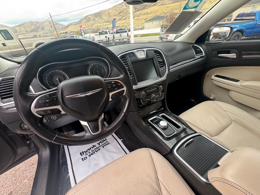 2015 Chrysler 300 Image 14