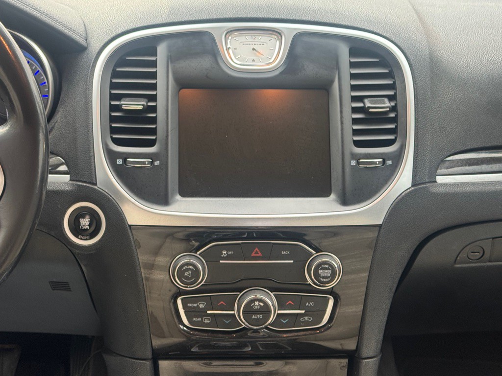 2015 Chrysler 300 Image 15