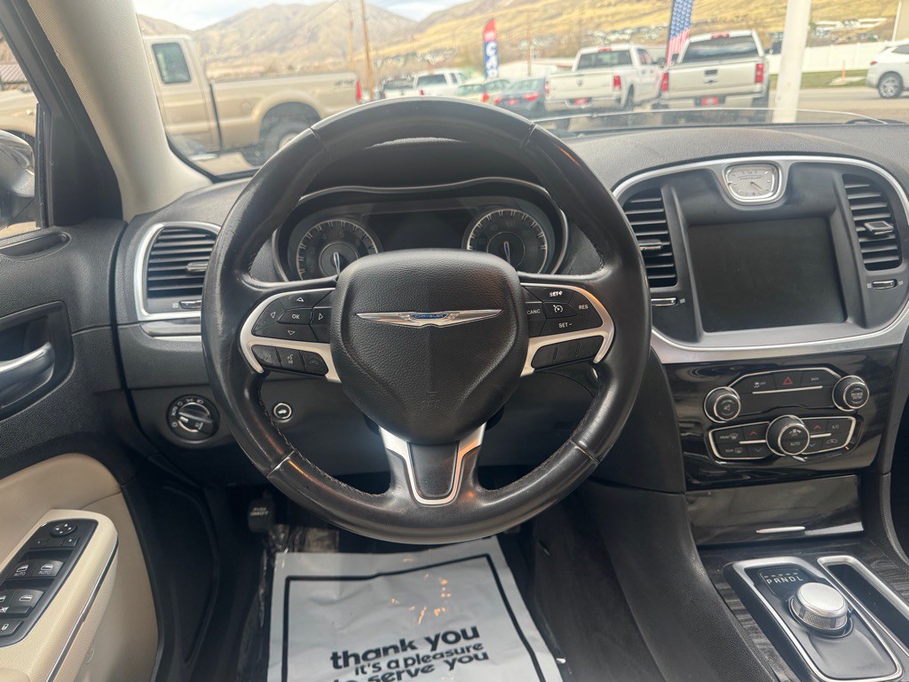 2015 Chrysler 300 Image 17