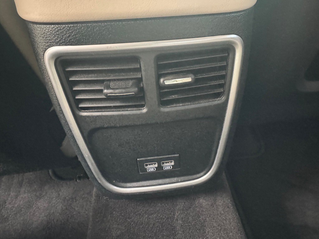 2015 Chrysler 300 Image 18