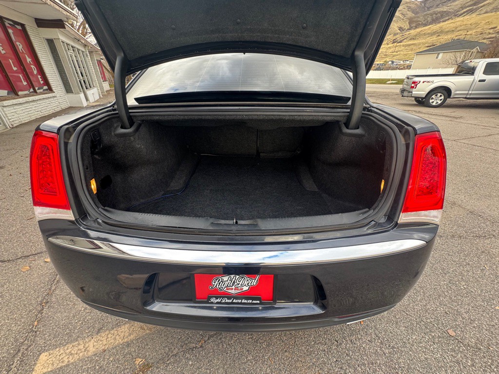 2015 Chrysler 300 Image 24