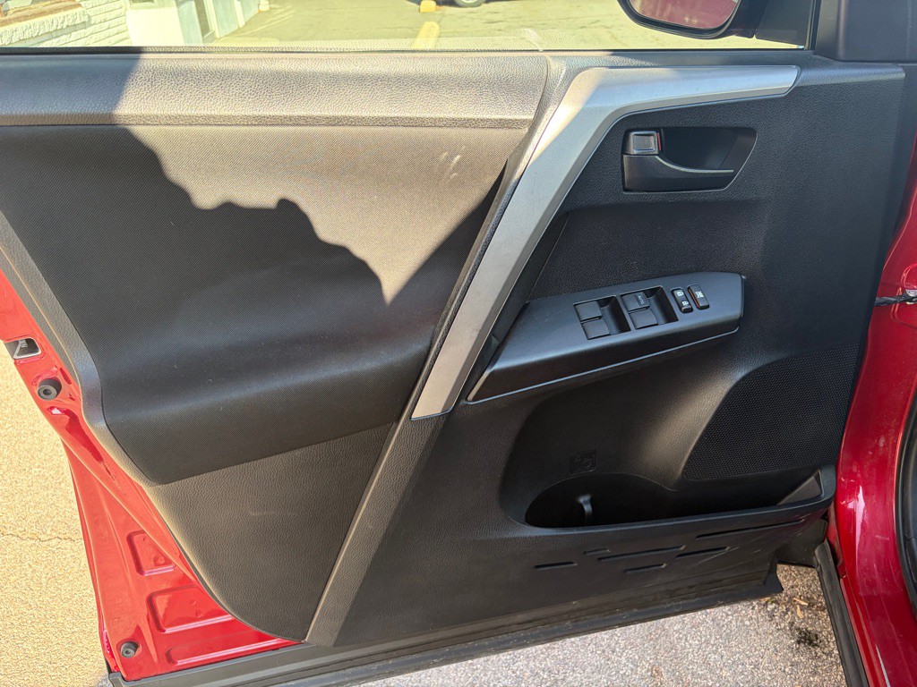 2017 Toyota Rav4 Image 14