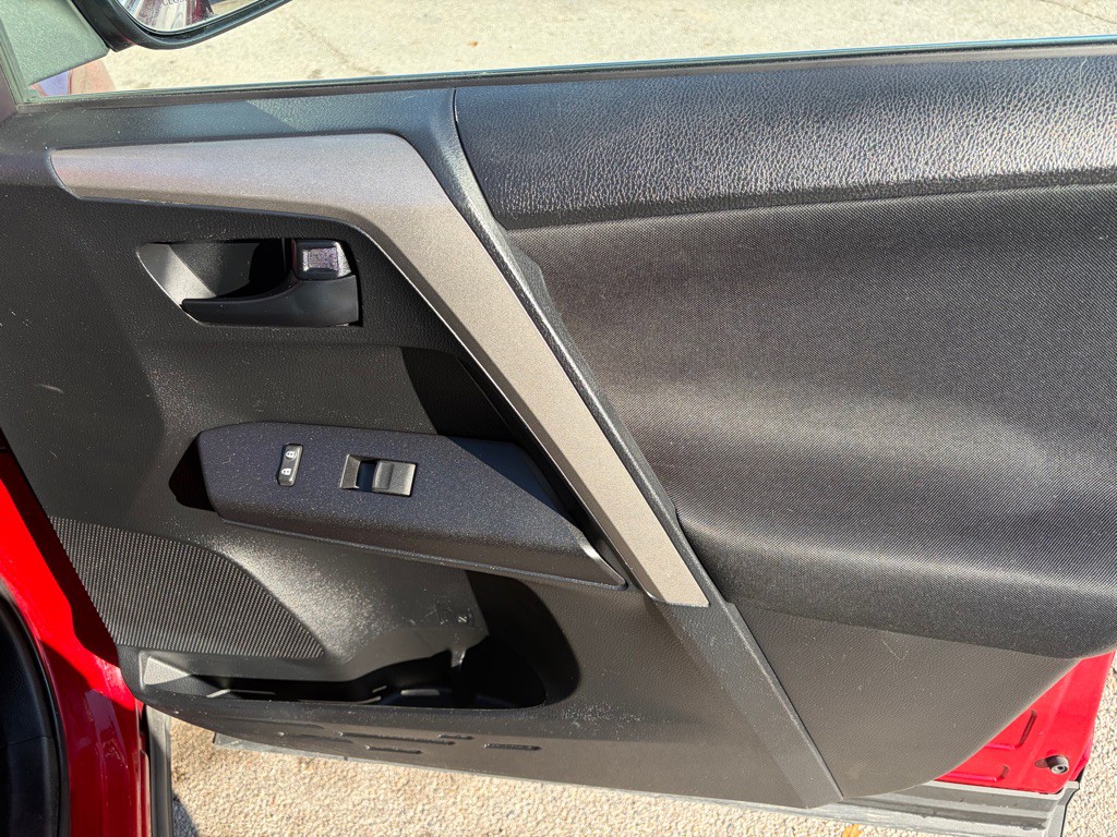 2017 Toyota Rav4 Image 21