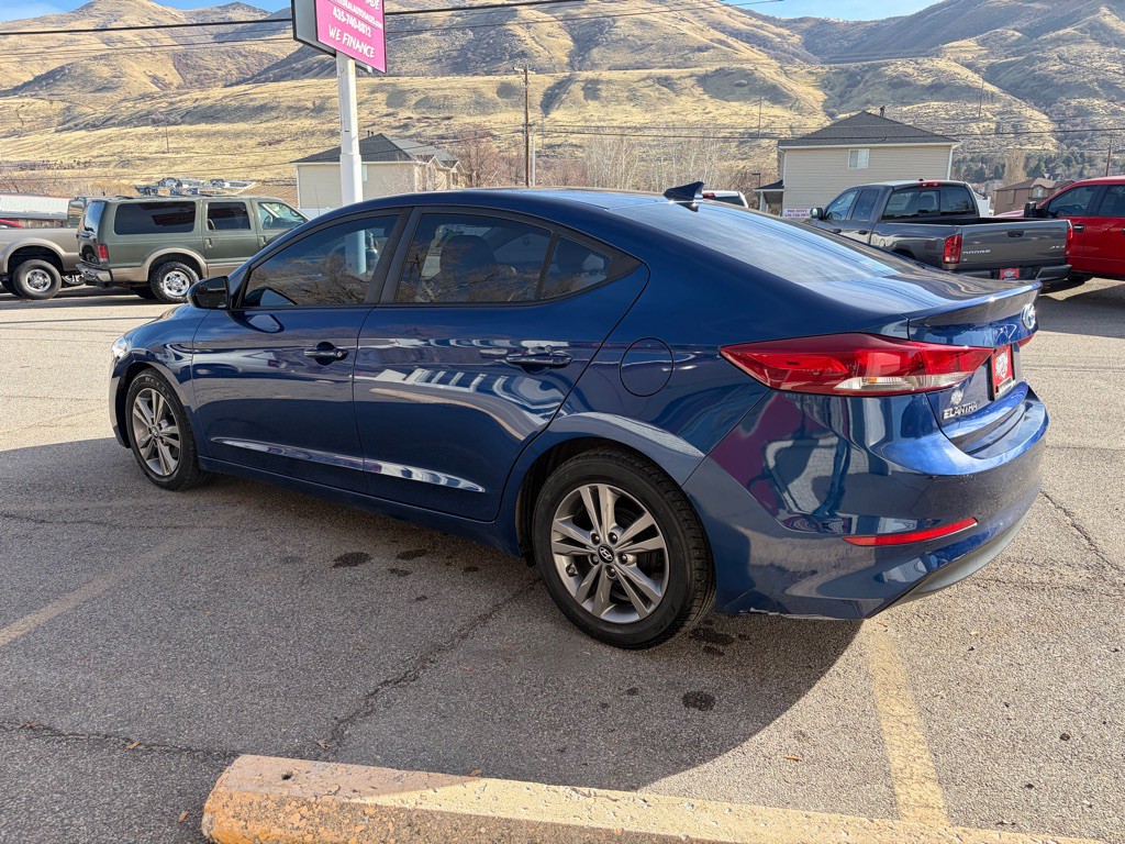 2017 Hyundai Elantra Image 5