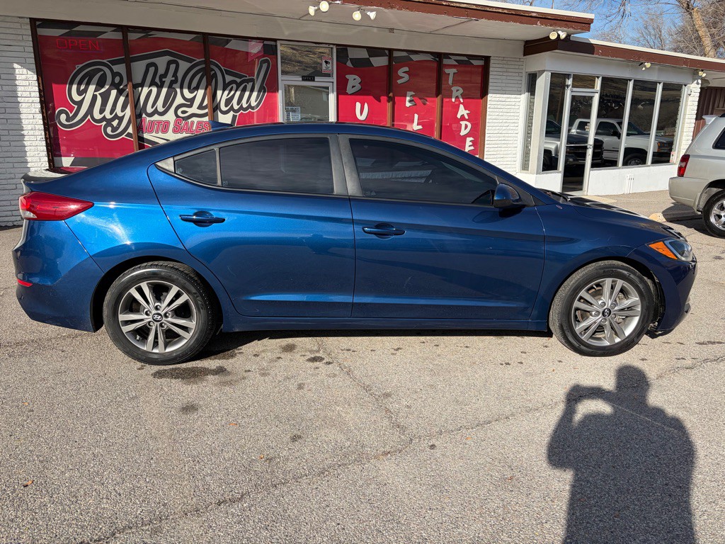 2017 Hyundai Elantra Image 8