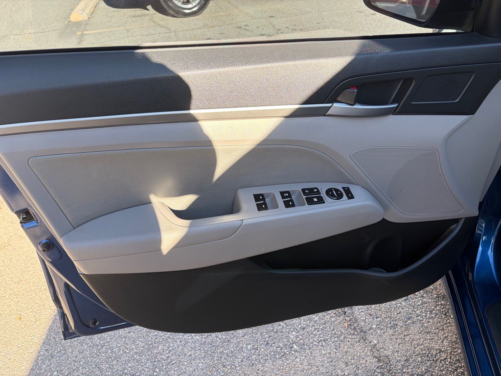 2017 Hyundai Elantra Image 12