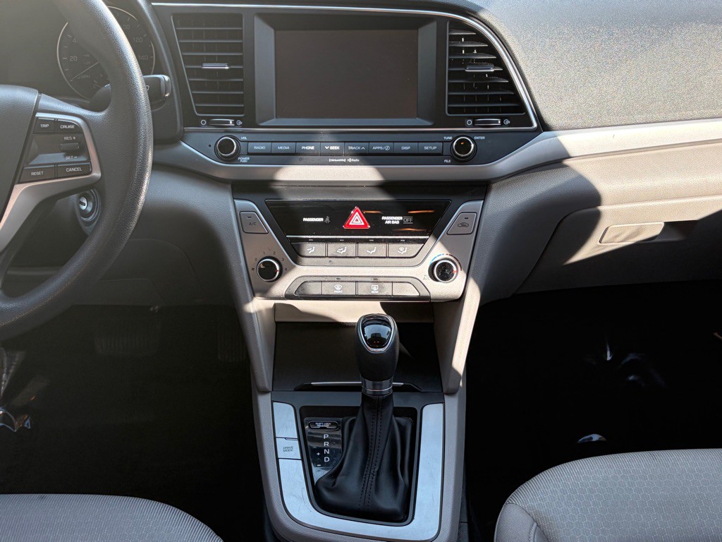 2017 Hyundai Elantra Image 15